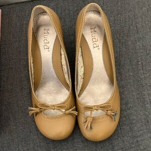 Mudd Addisyn size 7.5 tan tassel heels